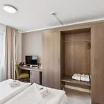 Cityhotel Amadeus ホテル 3*
