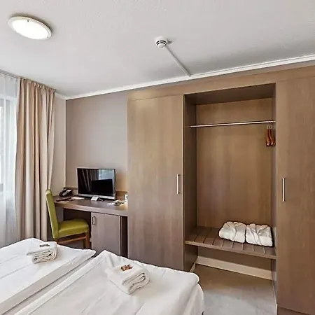 Cityhotel Amadeus Hotel 3*