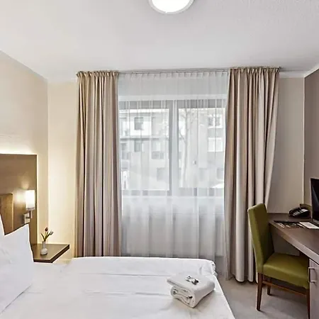 Cityhotel Amadeus ホテル 3*