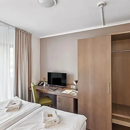Cityhotel Amadeus ホテル 3*