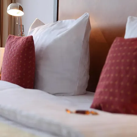 Cityhotel Amadeus Hotell 3*