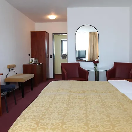 Cityhotel Amadeus 3*