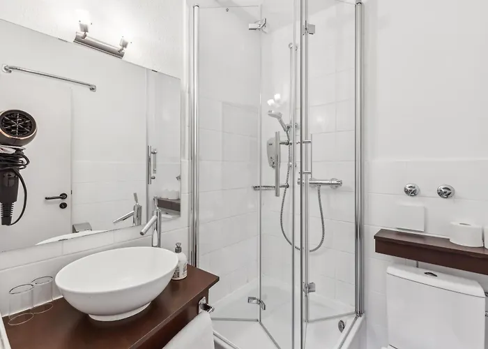 Cityhotel Amadeus فندق